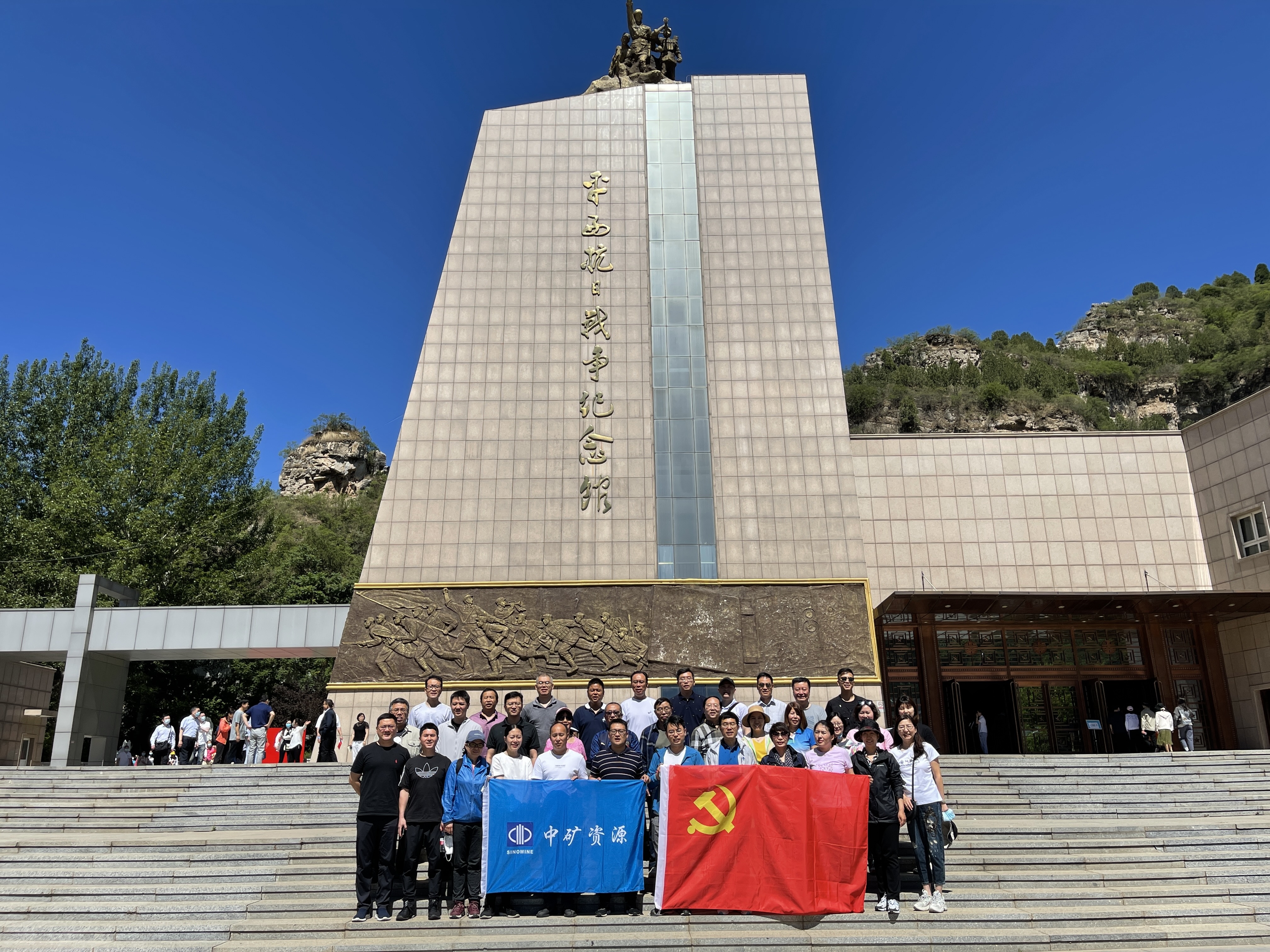 中共贝博艾弗森资源集团党支部组织&ldquo;百年奋斗路、重启新征程&rdquo;主题党日活动