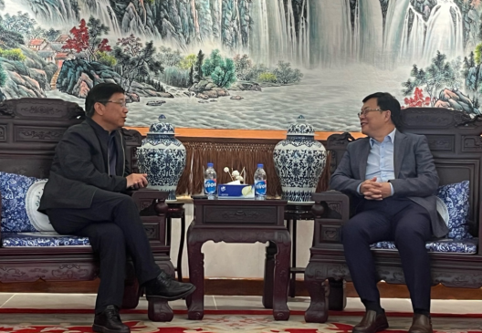 贝博艾弗森资源王平卫董事长拜会周鼎大使